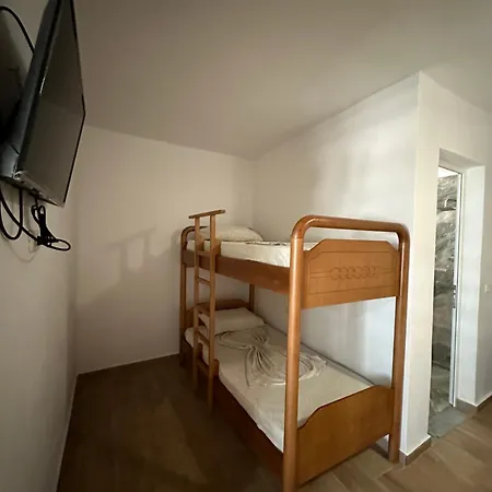 Jona Lägenhet Himare