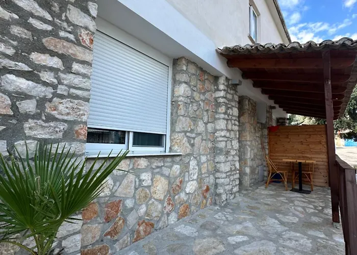 Jona Apartman Himara